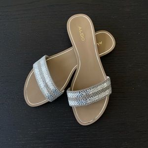 Flat/sandals